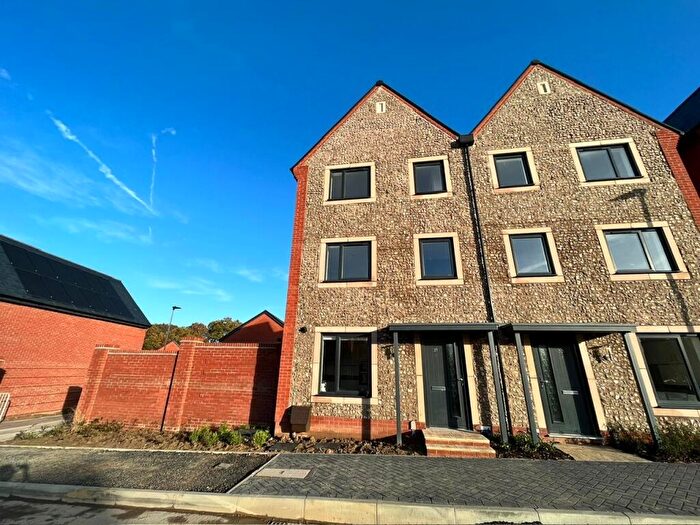 3 Bedroom Semi-Detached House To Rent In Flagpond Road, Whiteley, Fareham, PO15