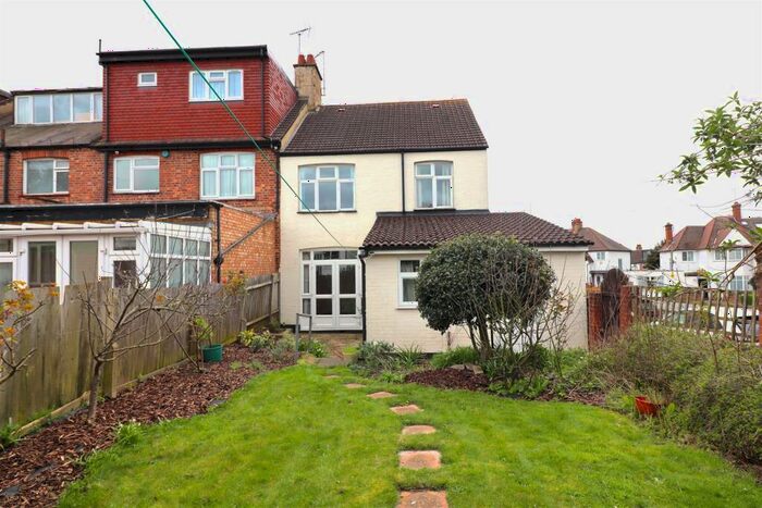 3 Bedroom House To Rent In Montpelier Rise, London, NW11