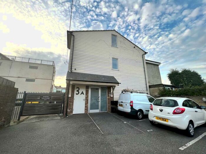 2 Bedroom Penthouse To Rent In West Street, Leigh-On-Sea, SS9