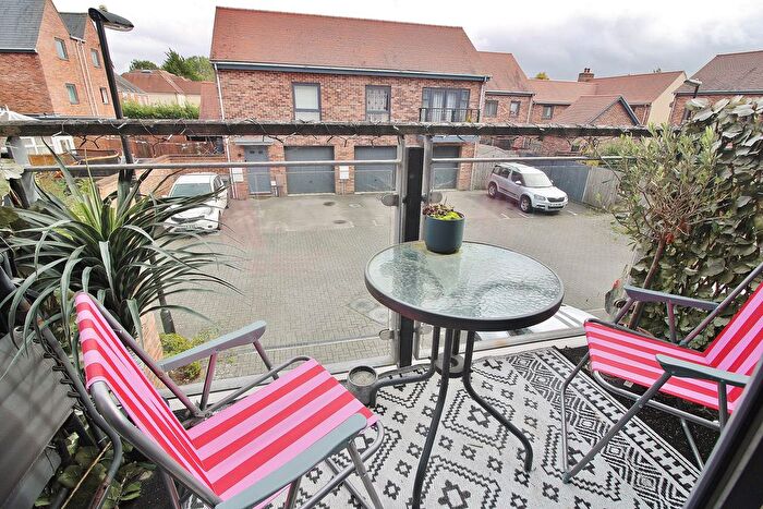 2 Bedroom Detached House For Sale In Saddleback Road, Waterlooville, PO7