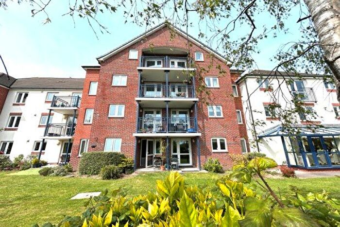 1 Bedroom Flat To Rent In Stour Road, Christchurch, BH23