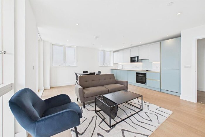 2 Bedroom Flat To Rent In Herne Hill Road, London, SE24