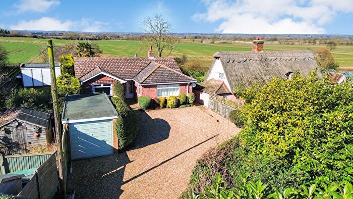 2 Bedroom Detached Bungalow For Sale In Blunham Road, Moggerhanger, MK44