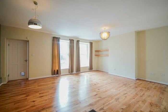 2 Bedroom Apartment To Rent In Pro Cathedral Lane, Clifton, Bristol, BS8