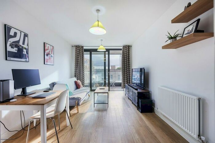 1 Bedroom Flat To Rent In Connaught Heights, E16