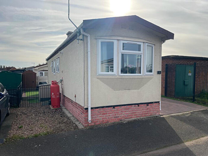 2 Bedroom Park Home For Sale In Scunthorpe, Lincolnshire, DN16