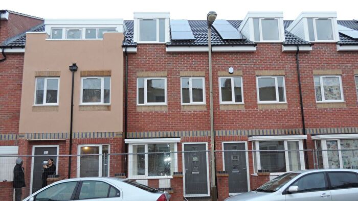 3 Bedroom Town House To Rent In Woodland Road, Leicester, Leicestershire, LE5