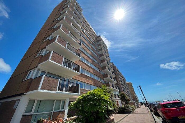 2 Bedroom Flat To Rent In Grand Avenue, Hove, BN3