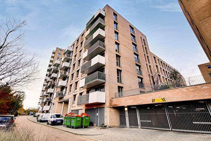 3 Bedroom Flat For Sale In Parkside Court, , Docklands, London, E16