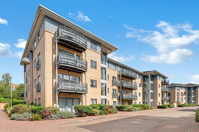 2 Bedroom Flat For Sale In Castle Quay Close, Nottingham, NG7