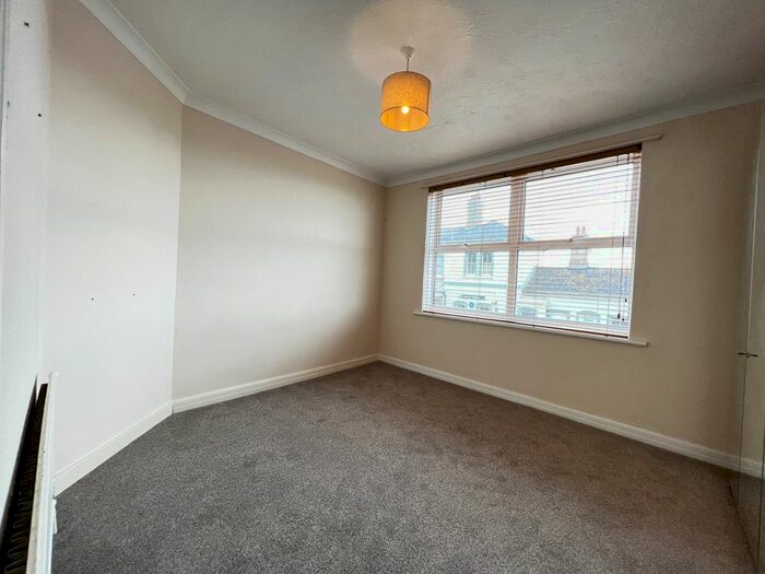 1 Bedroom Flat To Rent In Station Approach, Seaford BN25