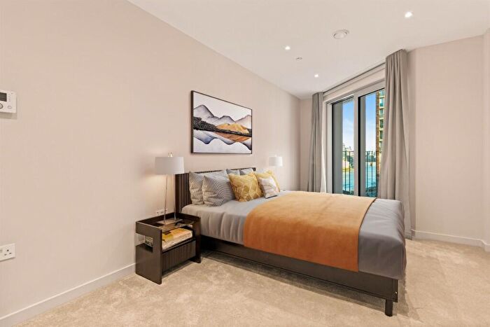 1 Bedroom Apartment To Rent In Nine Elms Lane, London, SW11