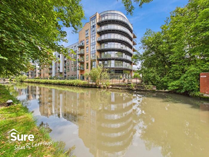 2 Bedroom Apartment To Rent In Longman House, The Embankment, Nash Mills Wharf, Hemel Hempstead, Hertfordshire, HP3