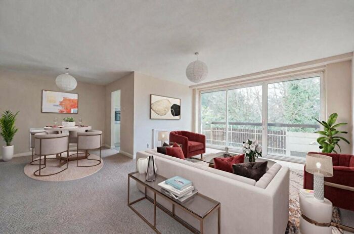 2 Bedroom Apartment To Rent In Kemnal Road, Chislehurst, BR7