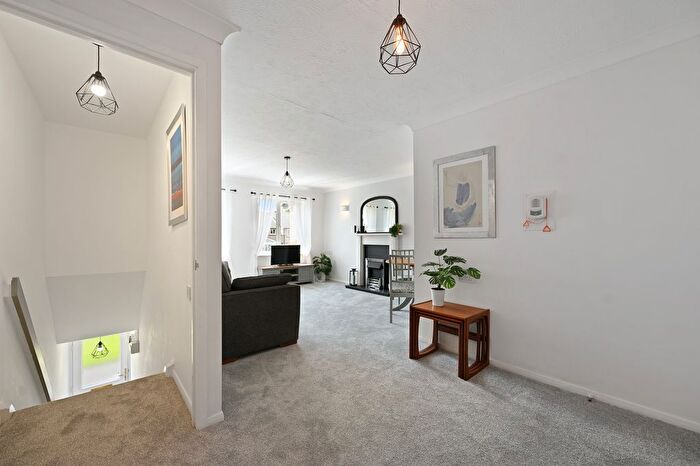 1 Bedroom Flat For Sale In Magnolia Court, Auriol Drive, Uxbridge, UB10