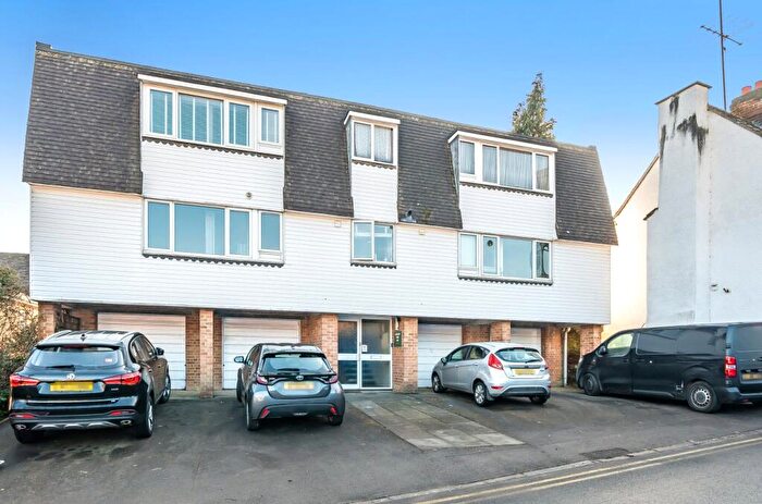 1 Bedroom Flat For Sale In Bury Street, Guildford, Surrey, GU2