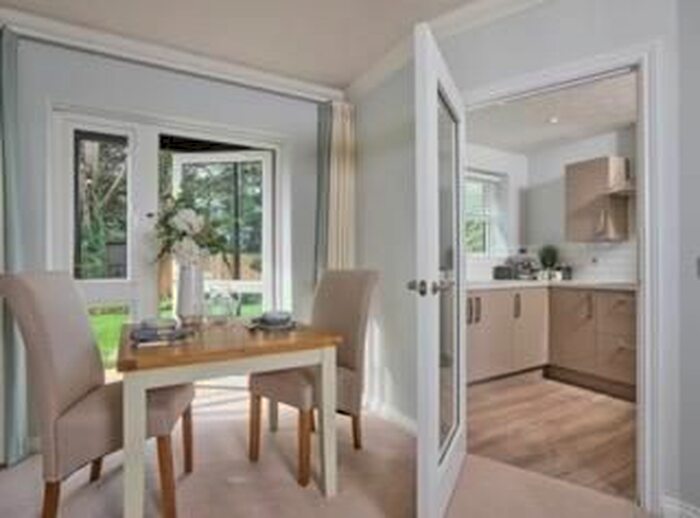 2 Bedroom Flat To Rent In Paulet Road, London, SE5