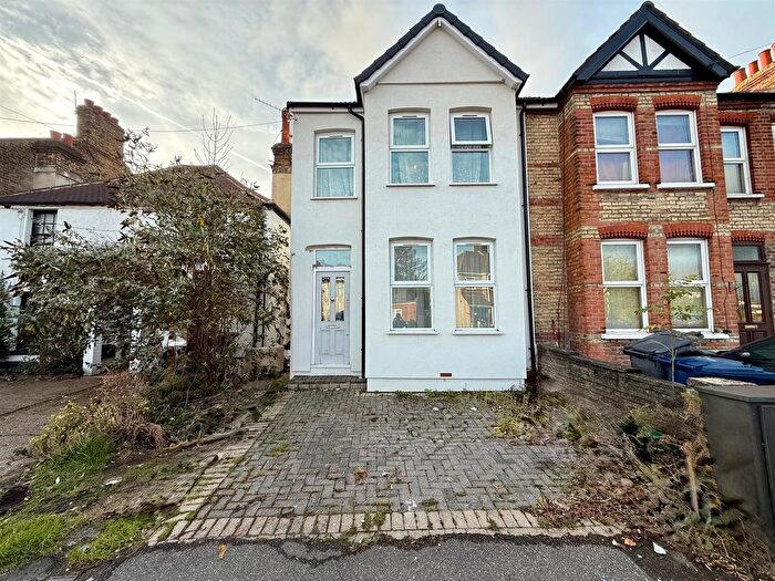 3 Bedroom End Terrace House To Rent In Allenby Road, Southall, UB1