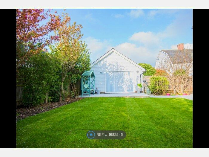 1 Bedroom Detached House To Rent In Sherbrooke Way, Worcester Park, KT4