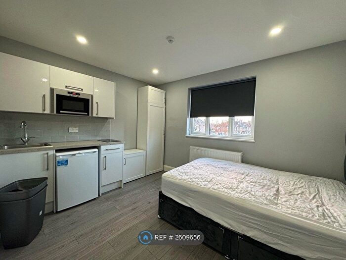 Studio To Rent In Randlesdown Road, London, SE6