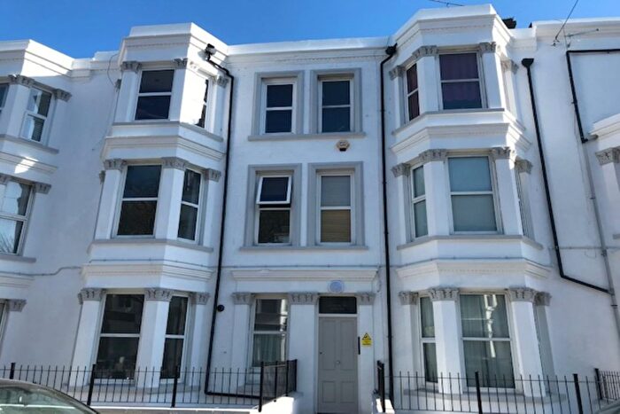 1 Bedroom Flat To Rent In Gordon Road, Cliftonville, Margate, Kent, CT9