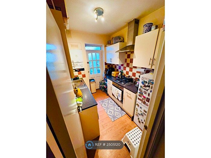 2 Bedroom Flat To Rent In Weech Hall, London, NW6