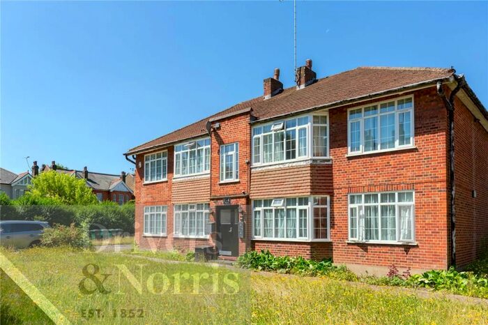 2 Bedroom Flat To Rent In Torrington Court, North Finchley, London, N12
