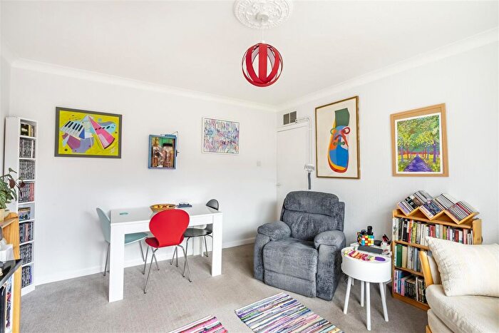 2 Bedroom Flat To Rent In Pasture Farm Close, Fulford, York, YO10