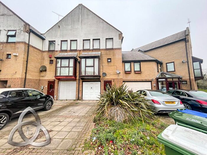 4 Bedroom Terraced House For Sale In Watersmeet Way, London, SE28