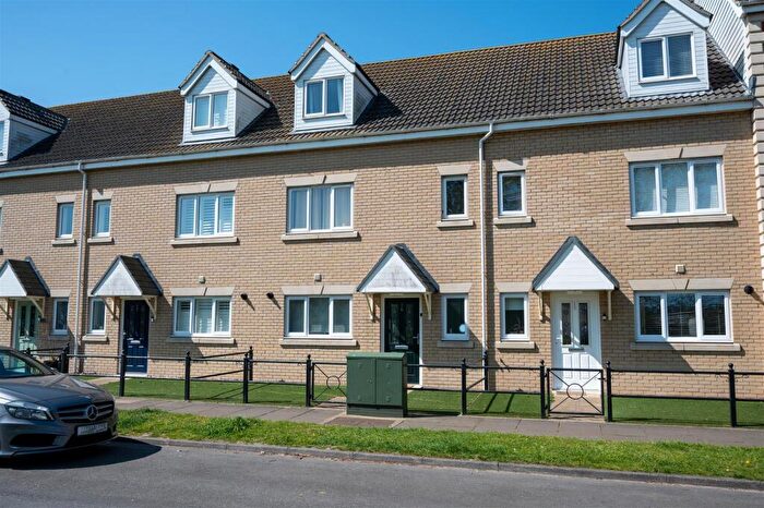 4 Bedroom Terraced House For Sale In Darwin Court, Gorleston, NR31