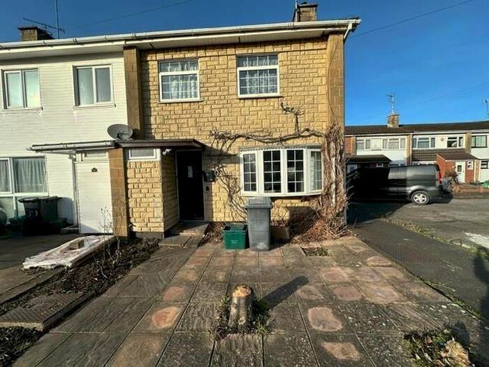 3 Bedroom End Of Terrace House To Rent In Meadow Way, Theale, RG7