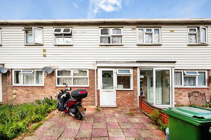 4 Bedroom Flat For Sale In Cundy Road, London, E16