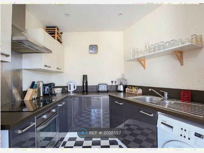 2 Bedroom Flat To Rent In Armidale Place, Bristol, BS6