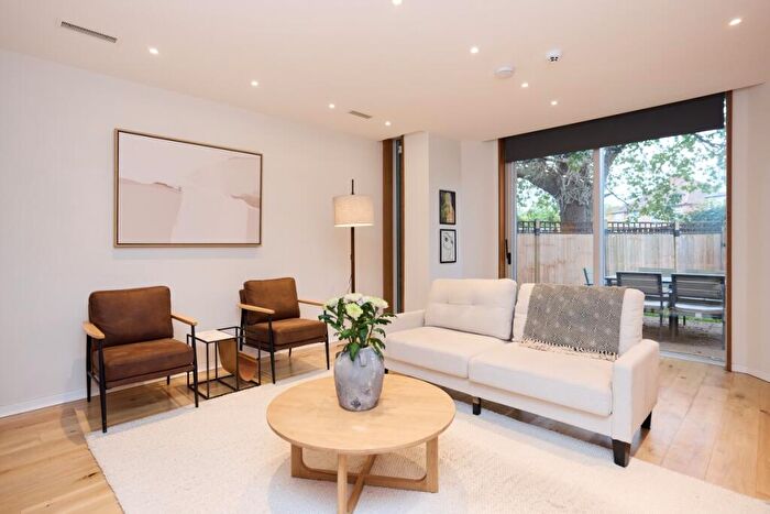 3 Bedroom Mews To Rent In Crowntree Mews London, NW7