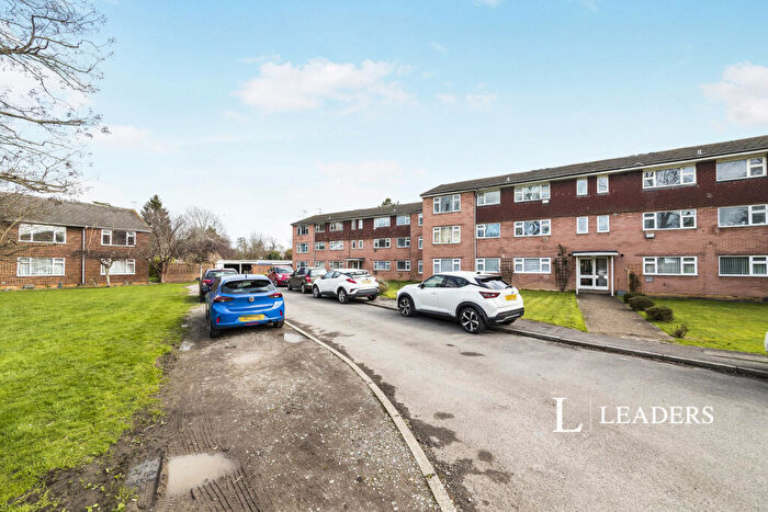 3 Bedroom Flat To Rent In Le May Close, Horley, Surrey, RH6