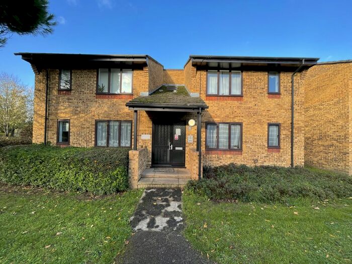 1 Bedroom Flat To Rent In Cheltenham Close, New Malden, KT3