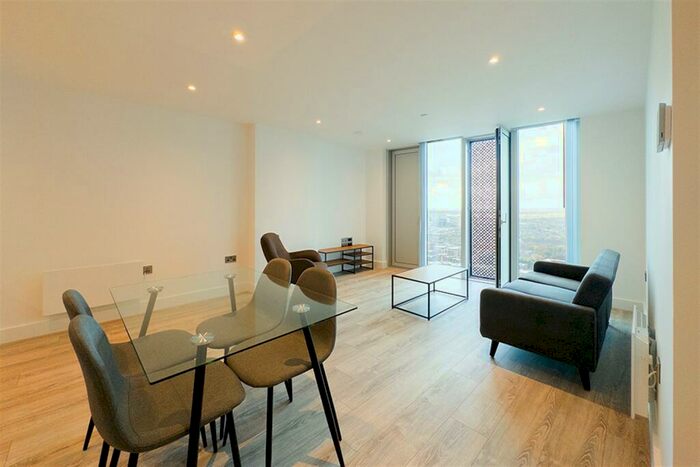 2 Bedroom Apartment To Rent In The Blade, M15