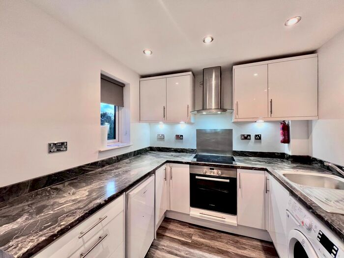 1 Bedroom Flat To Rent In Knatchbull Close, Romsey, SO51