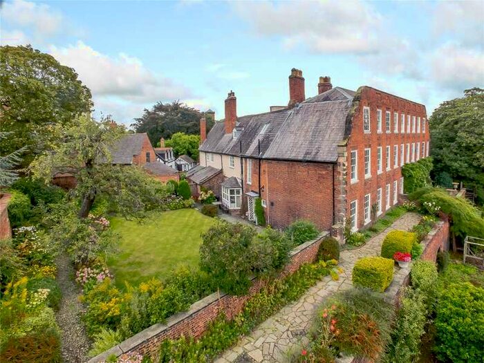 5 Bedroom Terraced House For Sale In 2 Council House Court, Castle