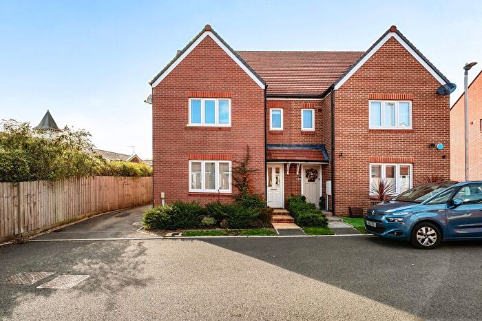 4 Bedroom Semi-Detached House For Sale In Roger Croft Drive, Thatcham, Berkshire, RG19