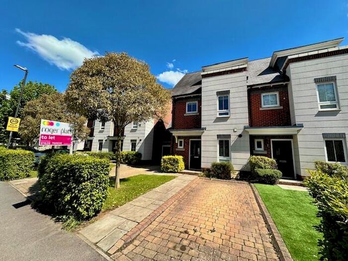 3 Bedroom Semi-Detached House To Rent In Blackamoor Lane, Maidenhead, SL6