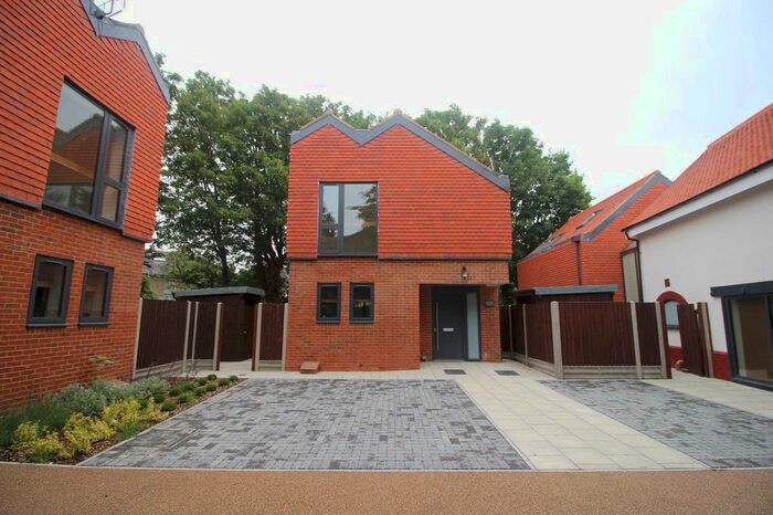 3 Bedroom Detached House To Rent In Aldersbrook Road, London, E12