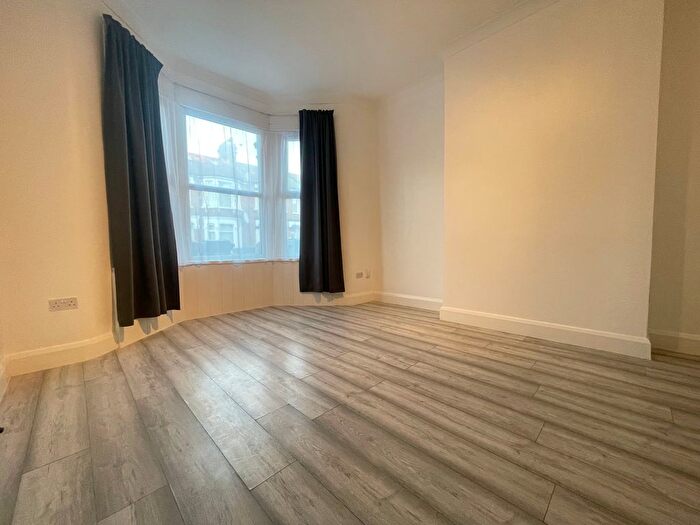 2 Bedroom Flat To Rent In Fanshawe Avenue, Barking, IG11