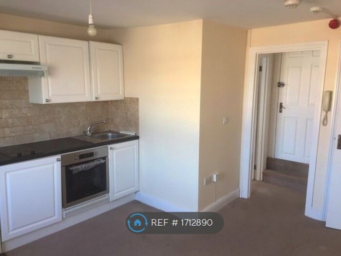 Studio To Rent In St Georges Road, Cheltenham, GL50