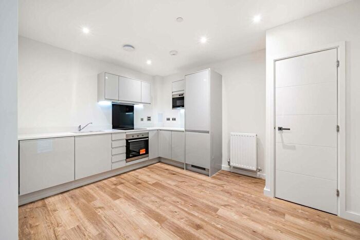 2 Bedroom Flat To Rent In Luctons Close, Loughton, IG10