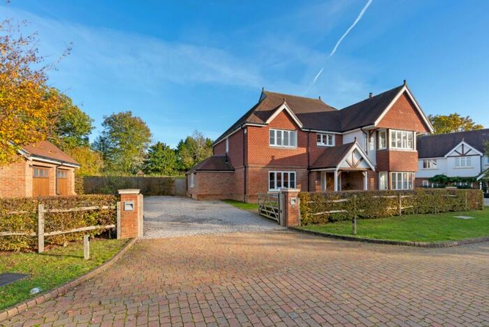 5 Bedroom Detached House To Rent In Coppice Vale Felbridge, RH19