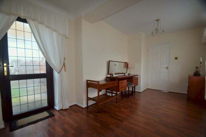 3 Bedroom Chalet For Sale In Norman Close, Wigmore, Gillingham, ME8