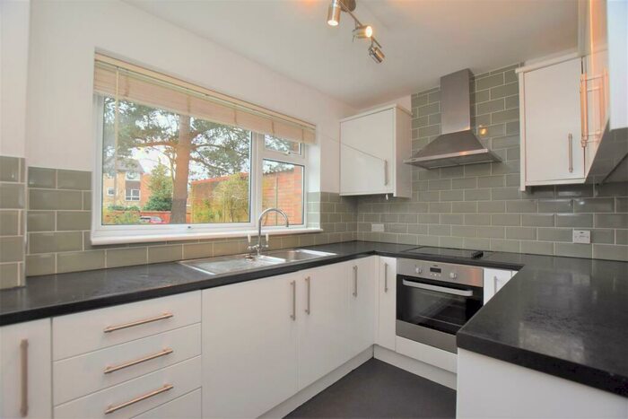 2 Bedroom Flat To Rent In Dorchester Court, RG30