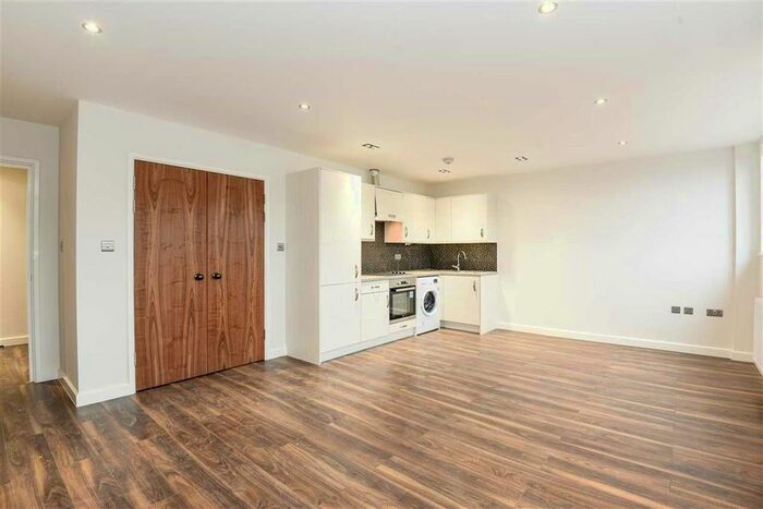 1 Bedroom Studio To Rent In Progress Road, Sands Industrial Estate, High Wycombe, HP12