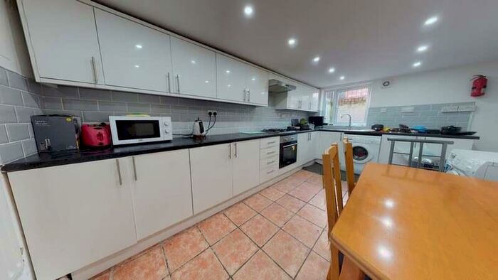 6 Bedroom Terraced House To Rent In Mayville Street, Hyde Park, Leeds, LS6